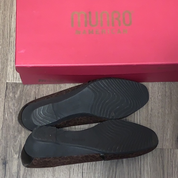 Munro DANA shoes Leopard Fabric 9.5 M. Mint condition. Worn once at most. In Box - Picture 8 of 10
